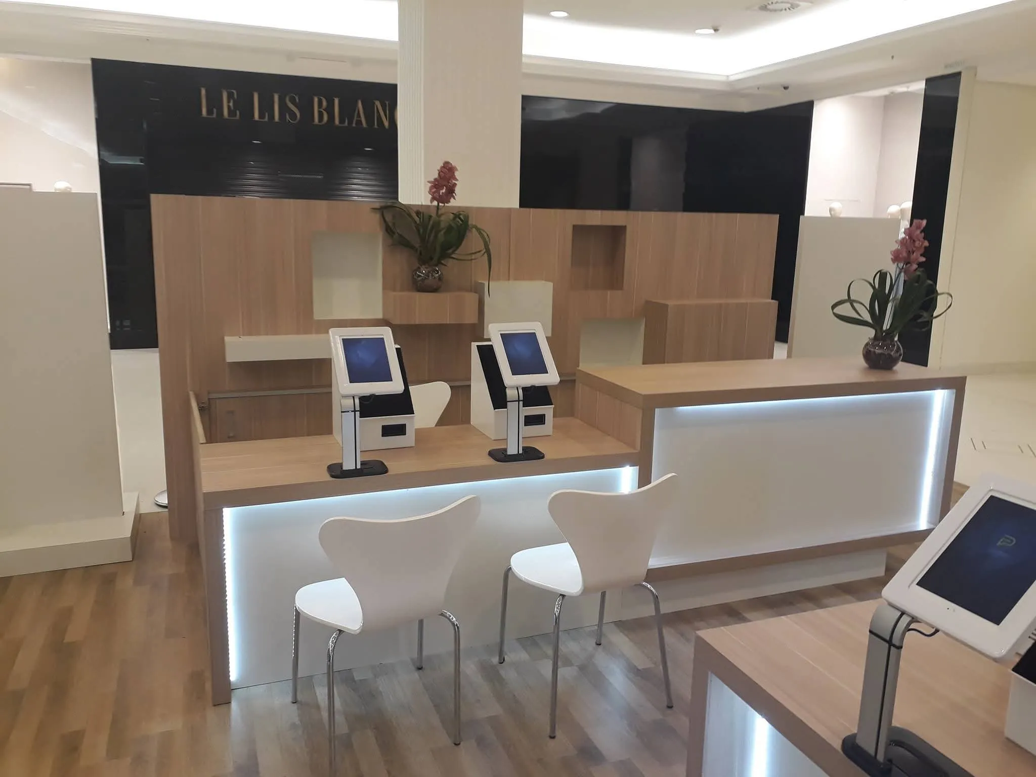 Projeto de Marcenaria Estilo Comercial - Decor & Design